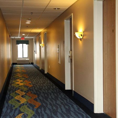 Beachfront Hotel Houghton Lake Exterior photo