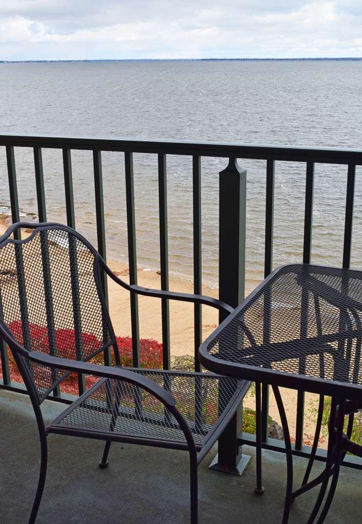 Beachfront Hotel Houghton Lake Amenities photo