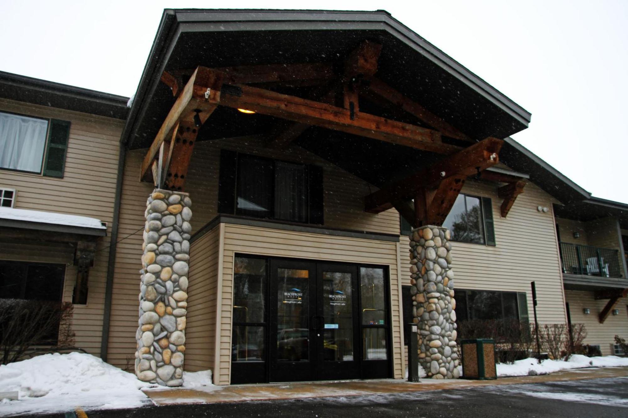 Beachfront Hotel Houghton Lake Exterior photo
