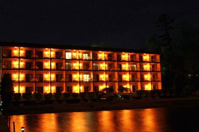 Beachfront Hotel Houghton Lake Exterior photo