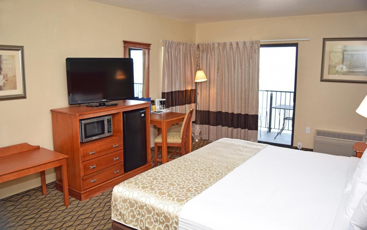 Beachfront Hotel Houghton Lake Exterior photo