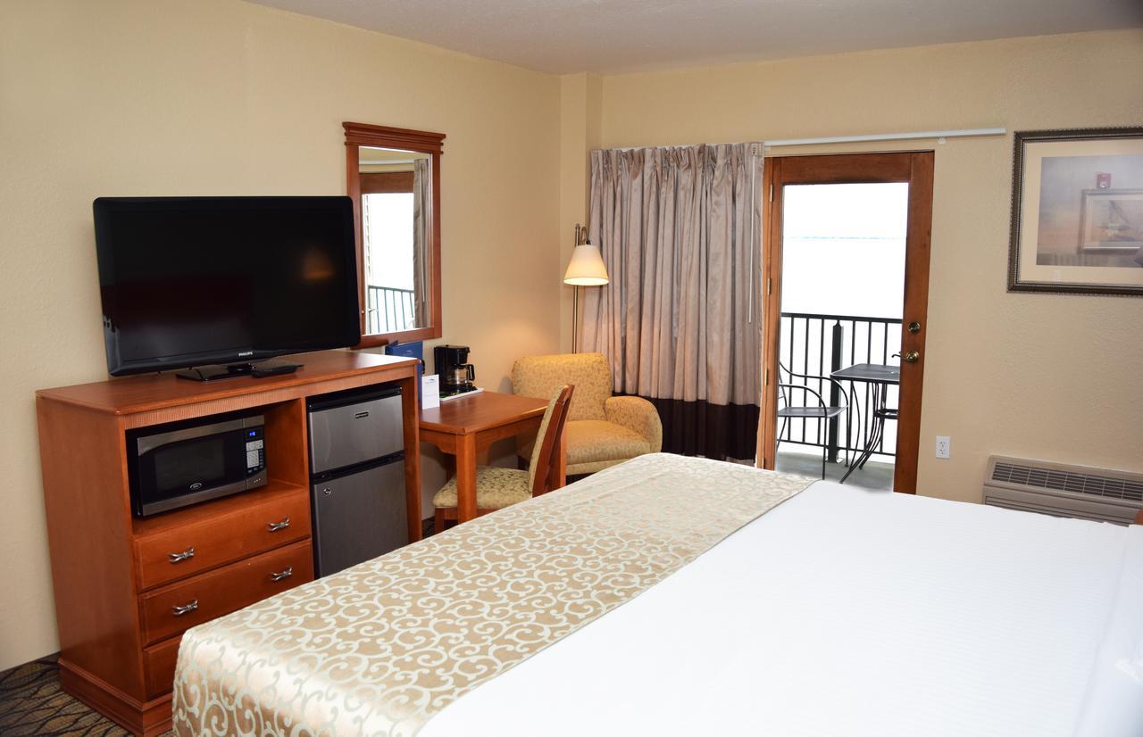 Beachfront Hotel Houghton Lake Exterior photo