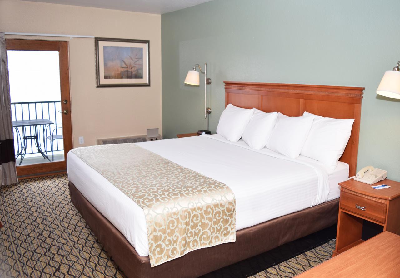 Beachfront Hotel Houghton Lake Exterior photo