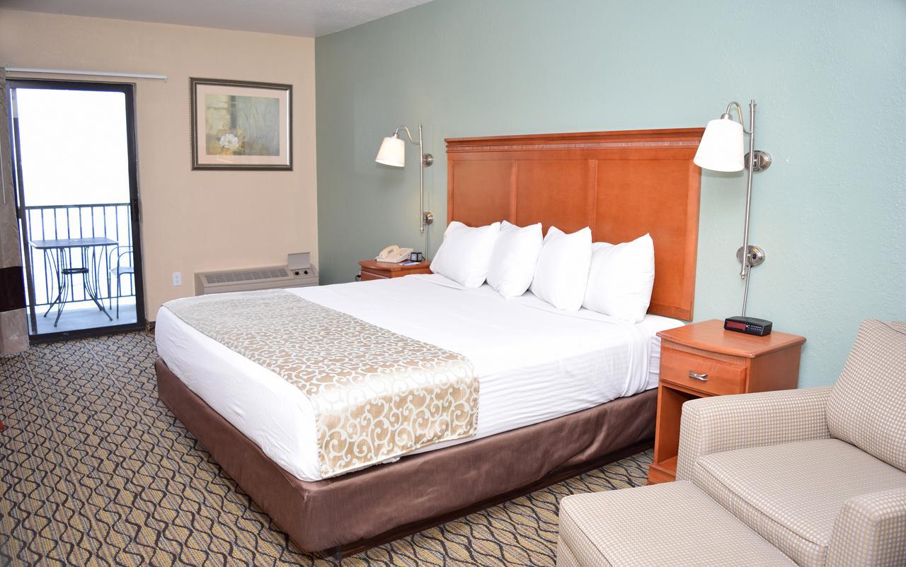 Beachfront Hotel Houghton Lake Exterior photo