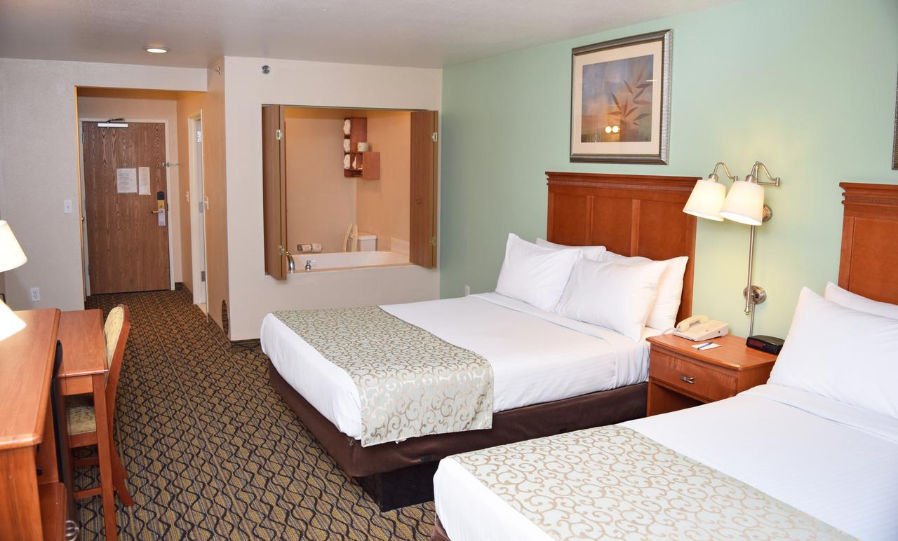 Beachfront Hotel Houghton Lake Exterior photo