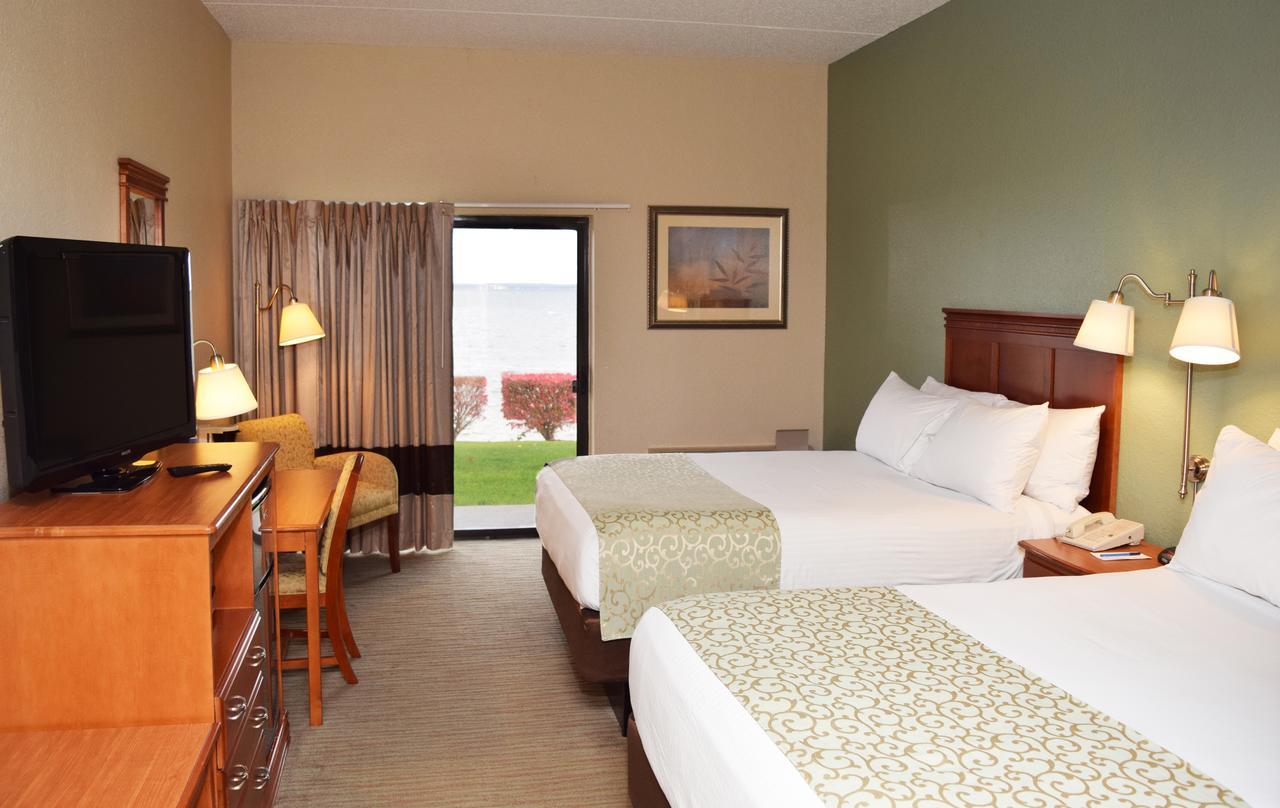 Beachfront Hotel Houghton Lake Exterior photo