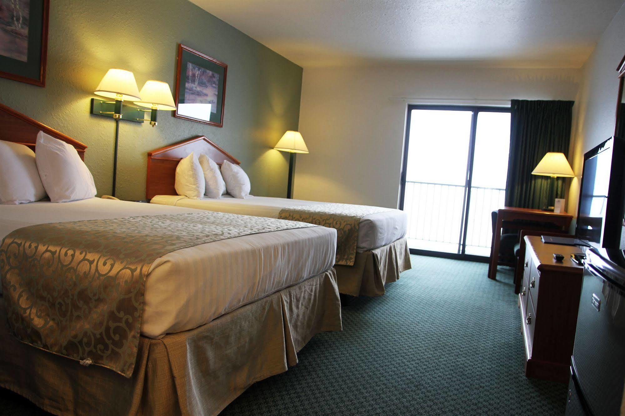 Beachfront Hotel Houghton Lake Exterior photo